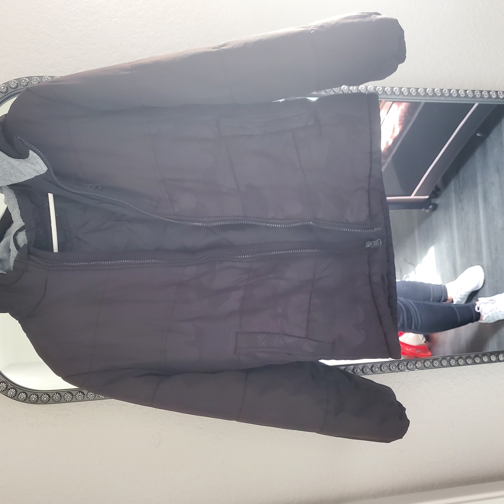 Boys 14/16 Black Puffer Jacket with Long Sleeves and Structured Shoulders